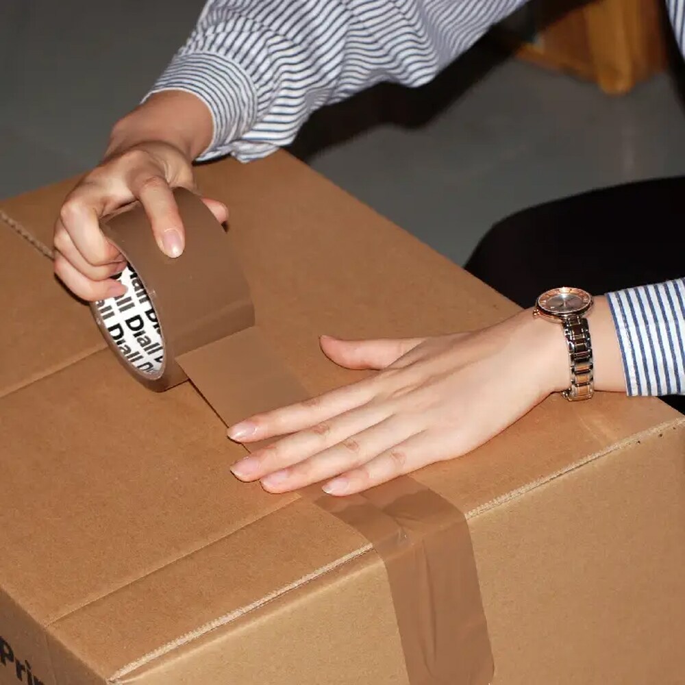 Banda adeziva DIALL 100608202, 50 mm x 66 m, maro