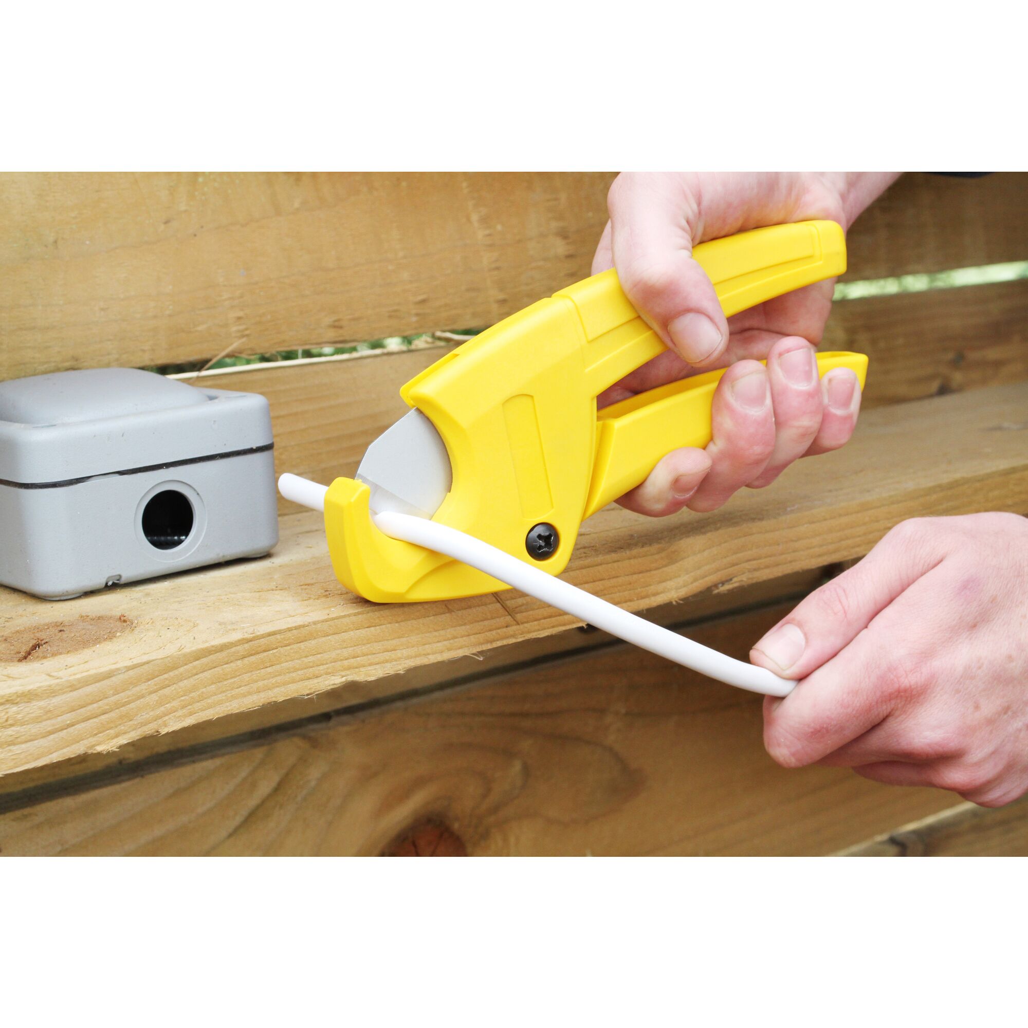 Dispozitiv pentru taiat tevi de PPR STANLEY 0-70-450, 28 mm, galben