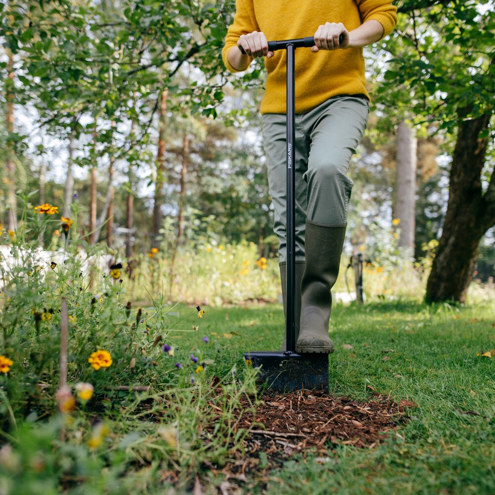 Unealta pentru bordurat FISKARS Solid, otel, negru