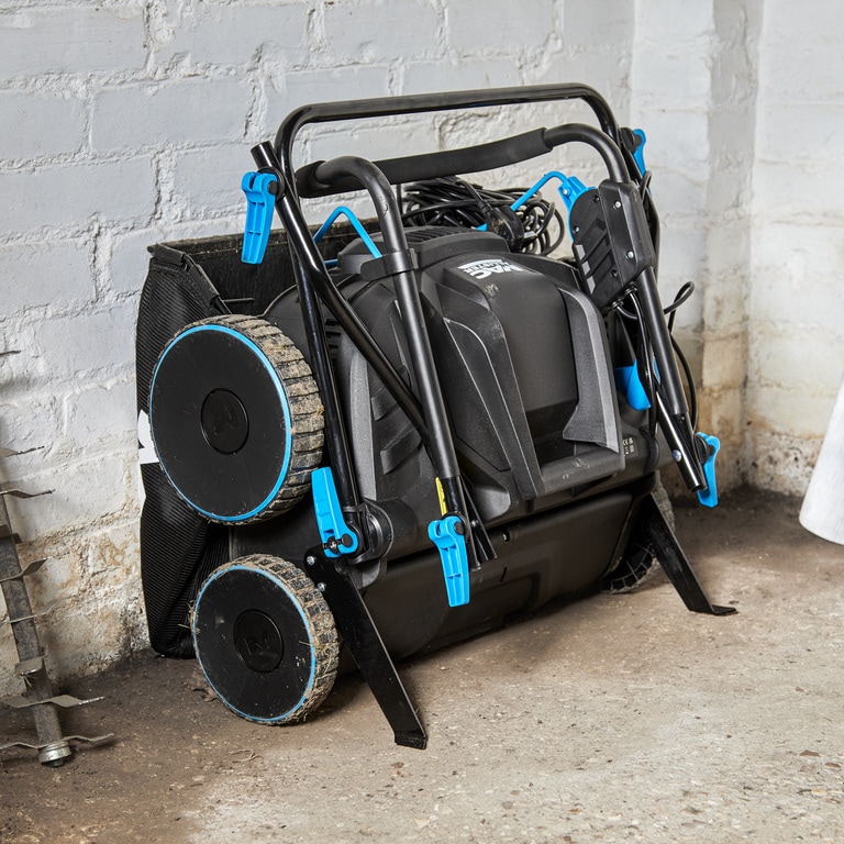 Scarificator si aerator gazon 2 in 1 MAC ALLISTER MSRP1800-3, Electric, 1800W, latime de lucru 37cm, sac colectare 45 L, negru