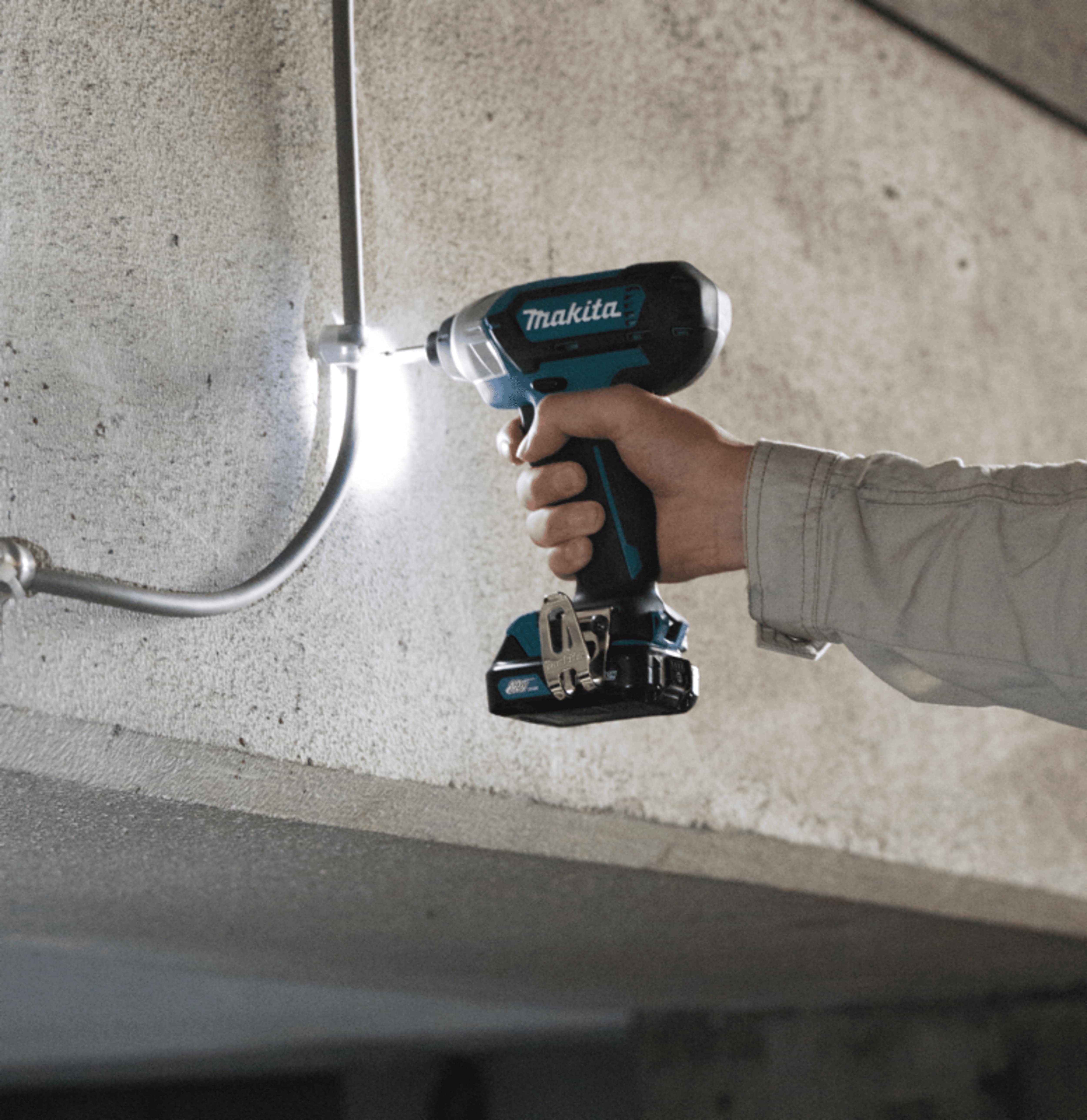 Set Makita CLX224X Masina de gaurit si insurubat 30Nm, Masina de insurubat cu impact 110Nm, 12V, 2 x 1.5 Ah, Valiza aluminiu