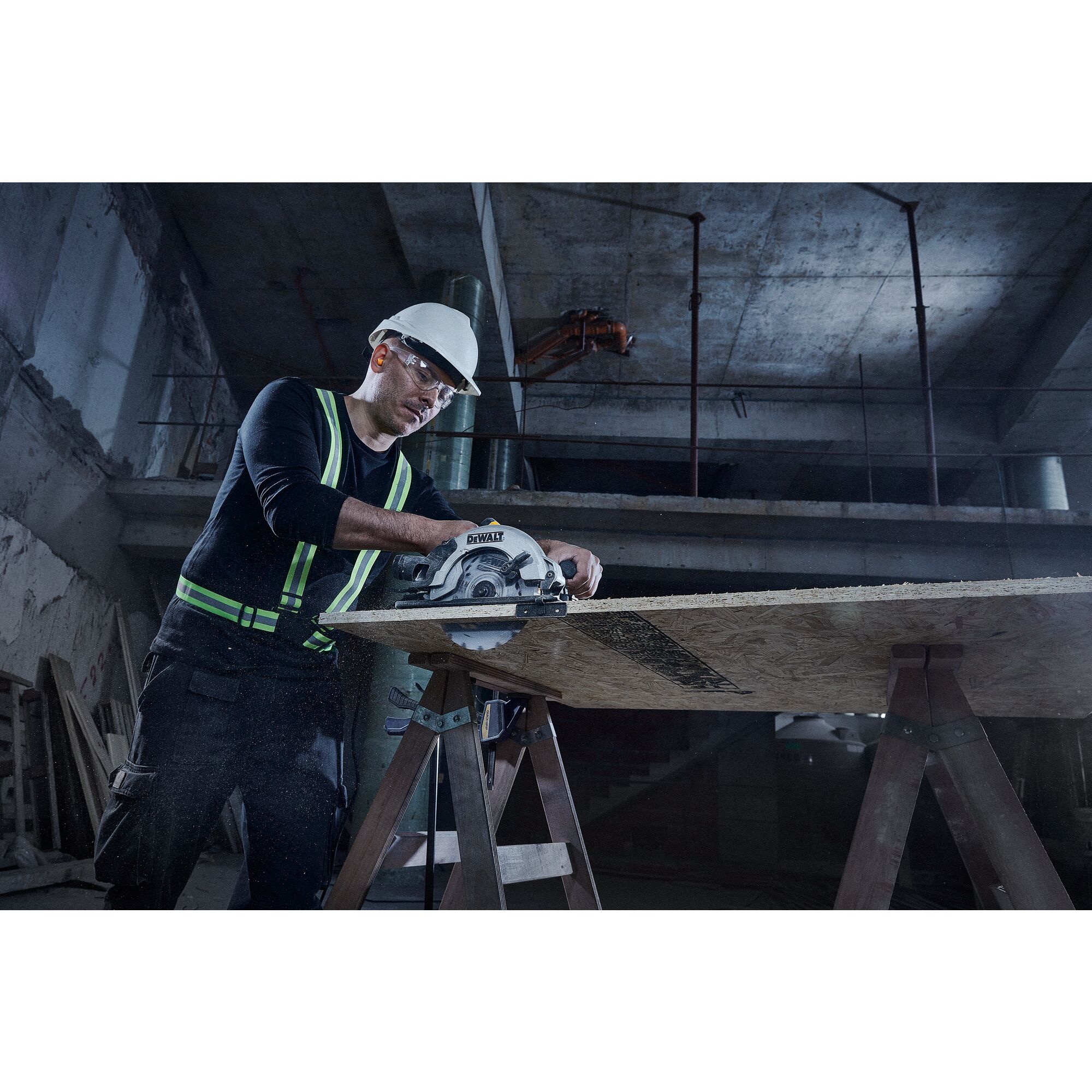 Fierastrau circular DEWALT DWE5615-QS, 1500W, 190 mm diametru panza