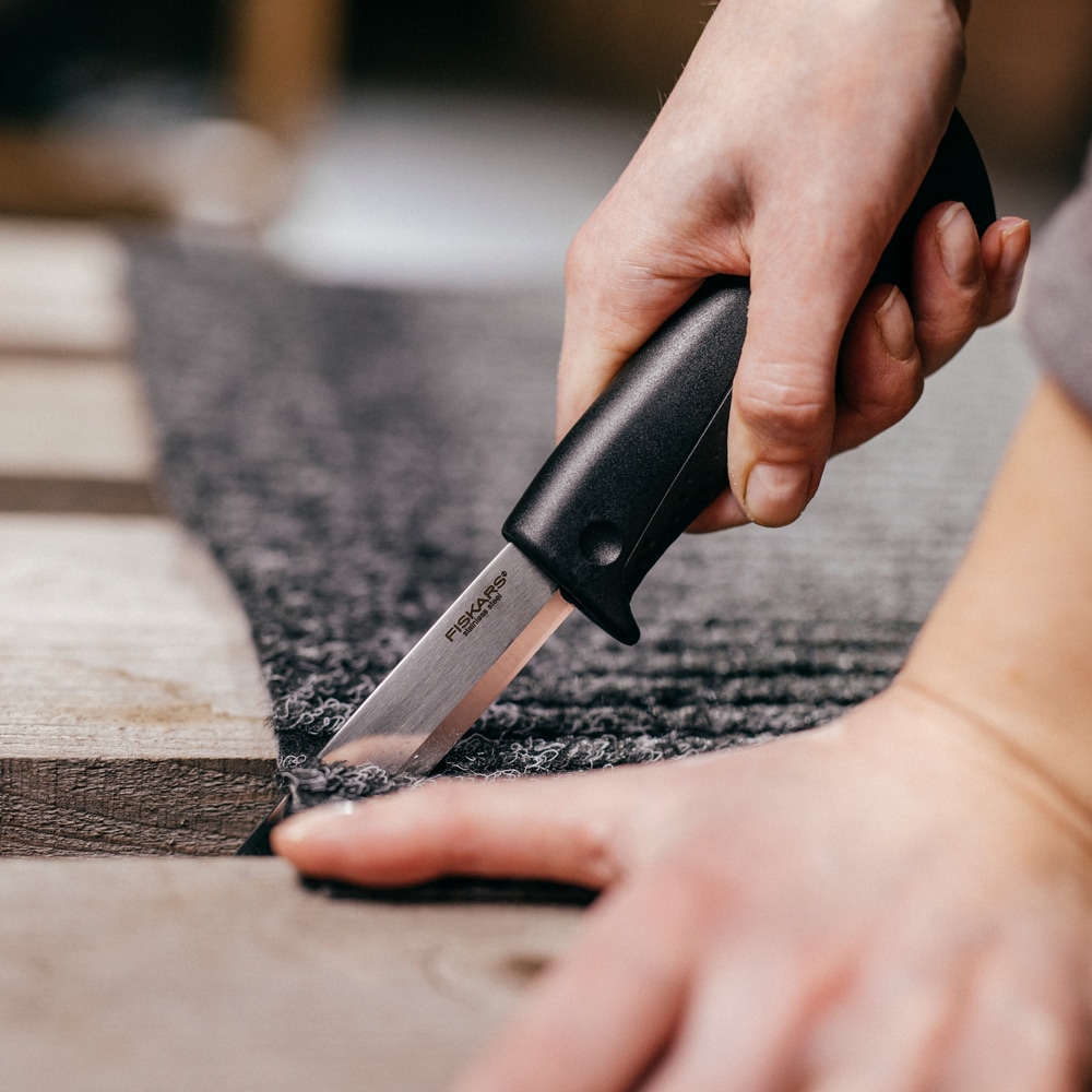 Cutit FISKARS, ascutitor, otel inoxidabil, negru