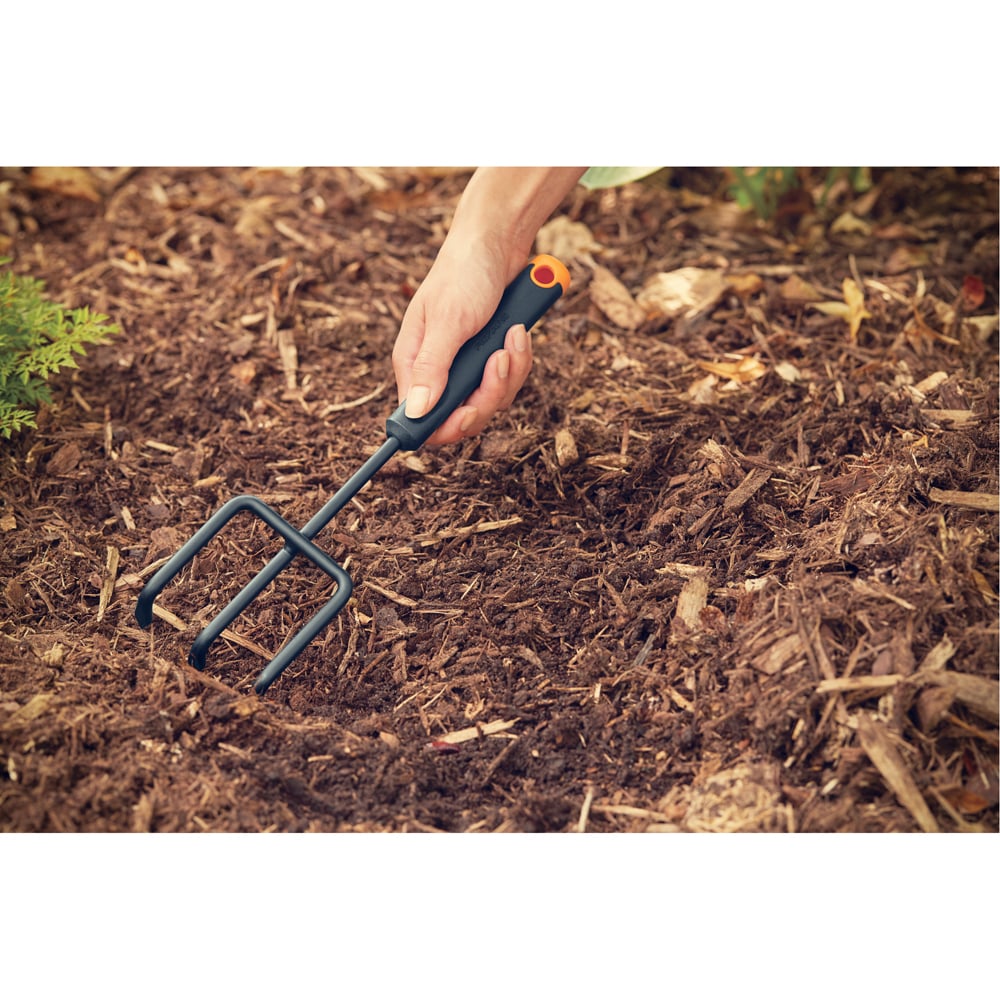 Cultivator FISKARS Ergo, otel, negru