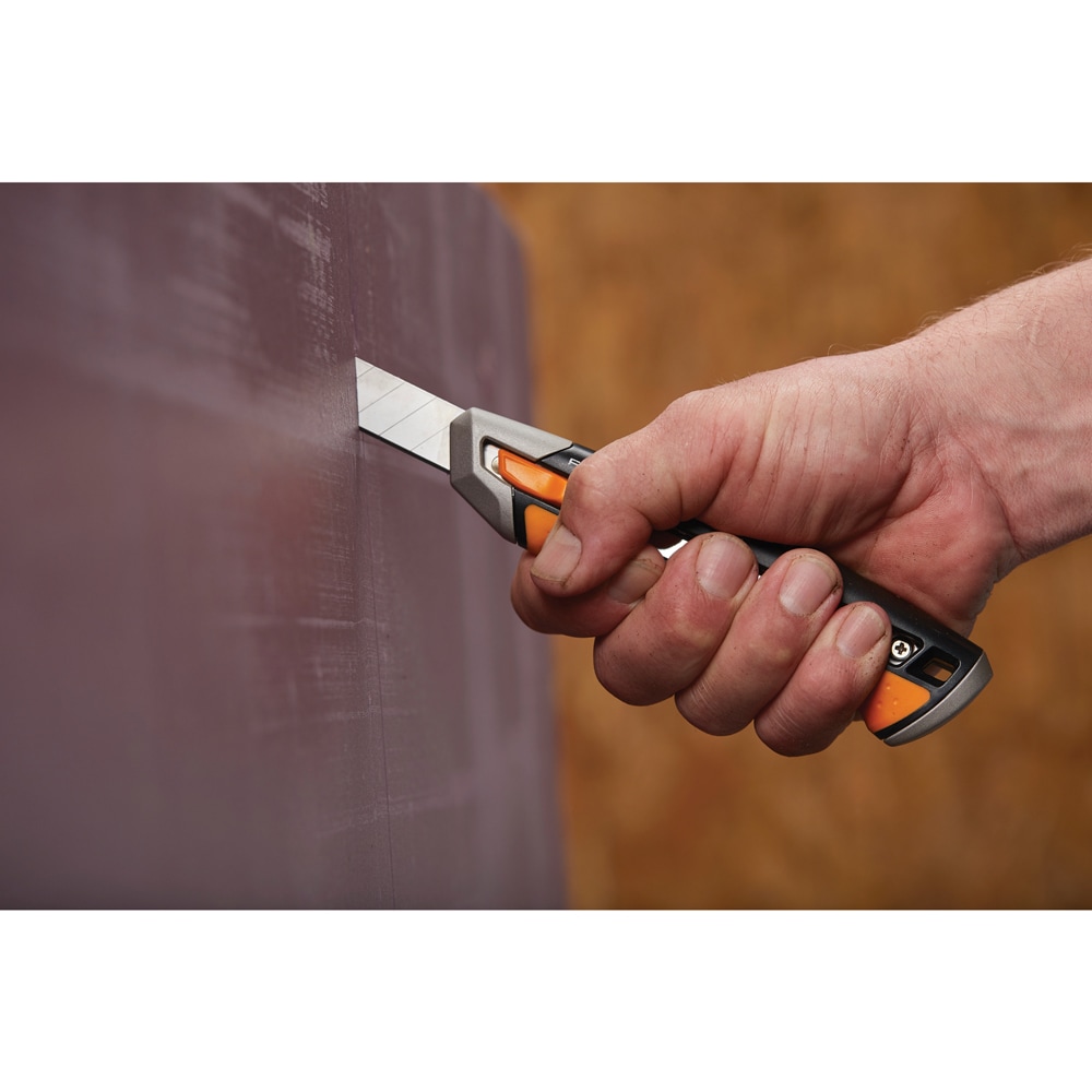 Cutit Snap-off FISKARS CarbonMax, 18mm, metal, negru