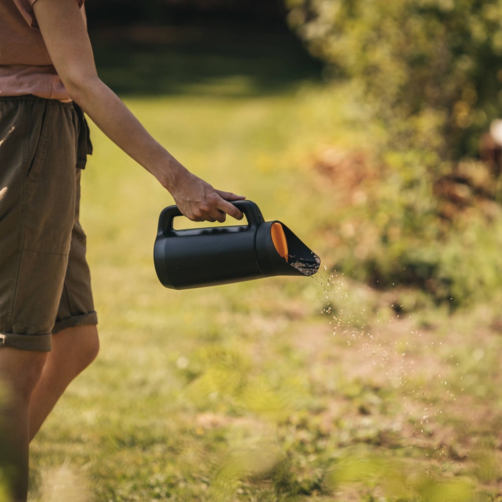 Dispozitiv de imprastiere FISKARS Solid, plastic, negru