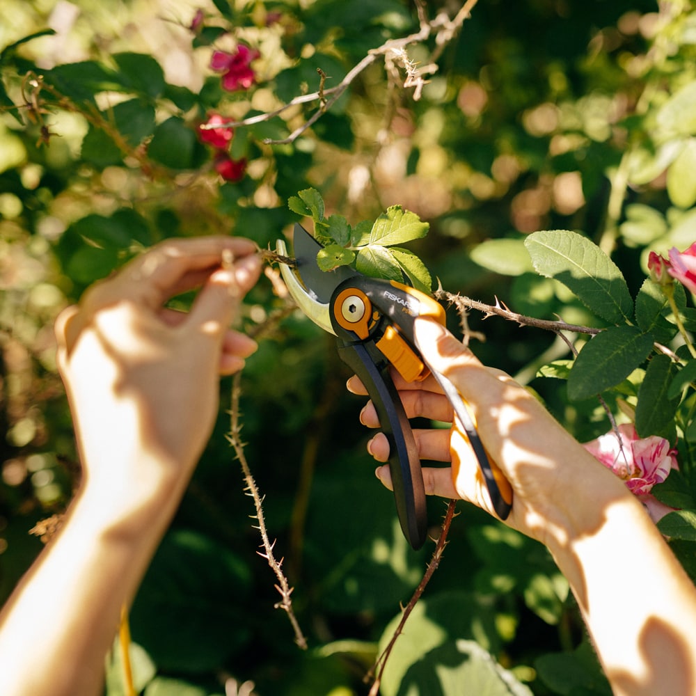 Foarfeca pas cu pas FISKARS P541 Plus SmartFit, otel, negru