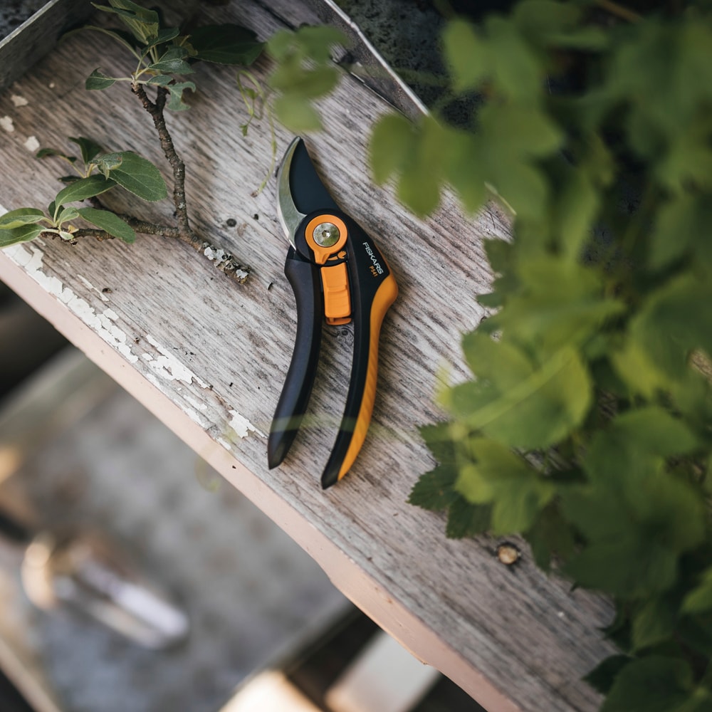 Foarfeca pas cu pas FISKARS P541 Plus SmartFit, otel, negru