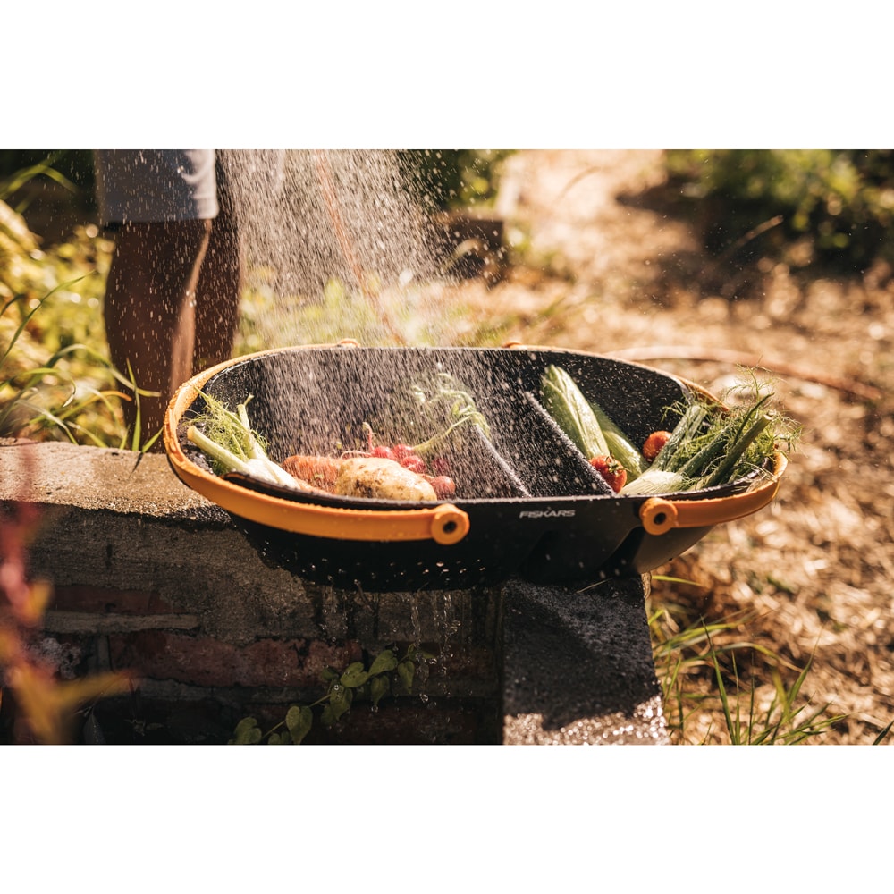 Cos de gradina FISKARS Plus, plastic, negru