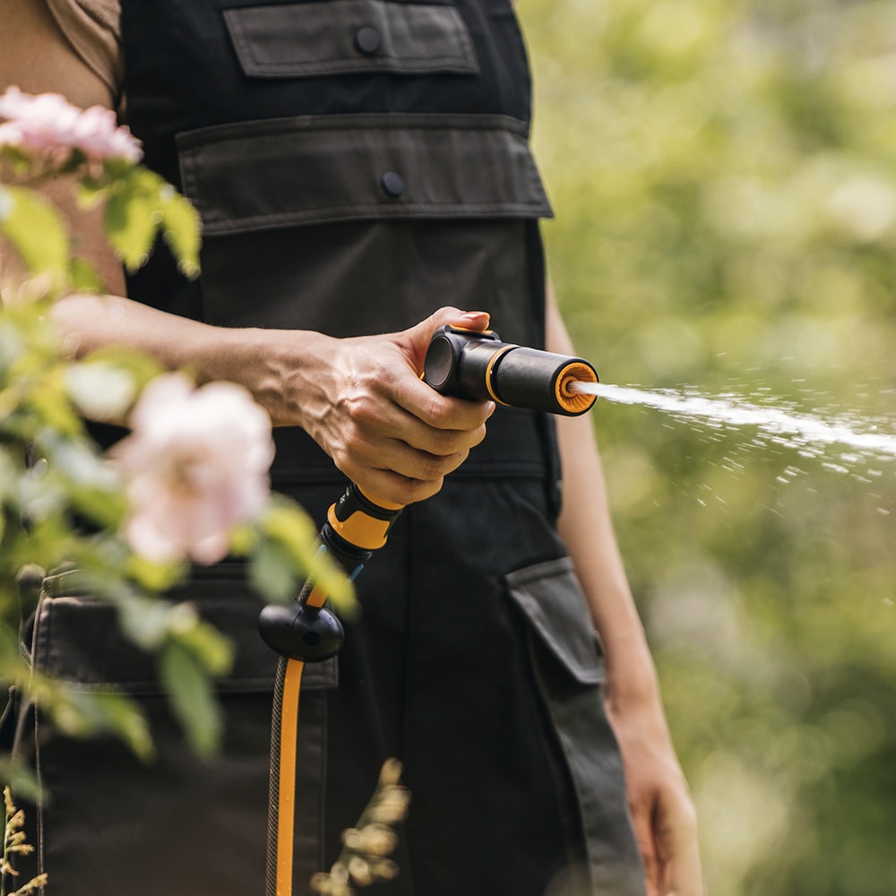 Pistol pentru stropit FISKARS 1065487, 2 jeturi, negru