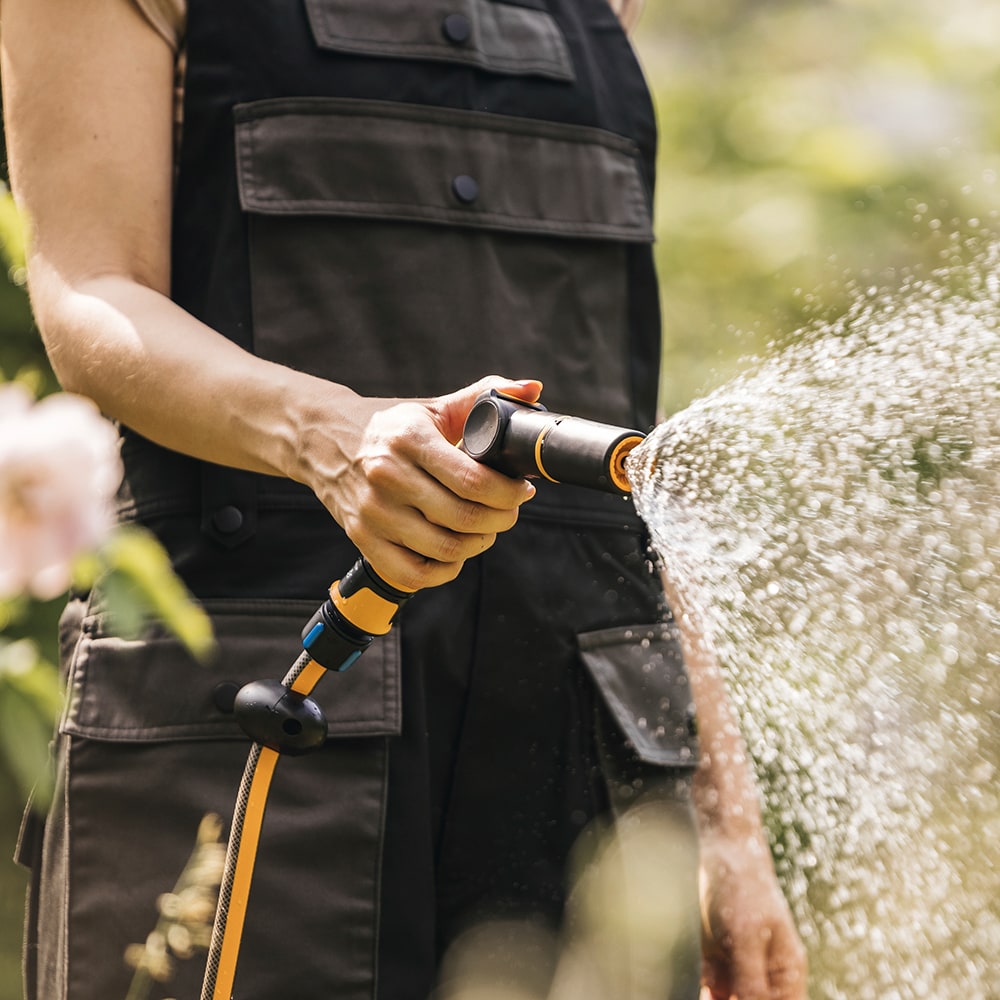 Pistol pentru stropit FISKARS 1065493, 2 jeturi, negru