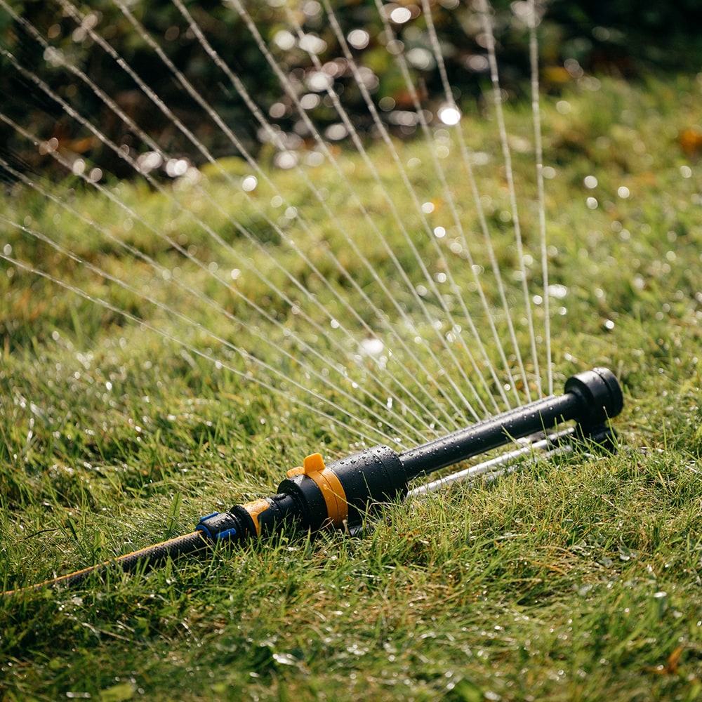 Aspersor oscilant FISKARS 1070835, 300 mp