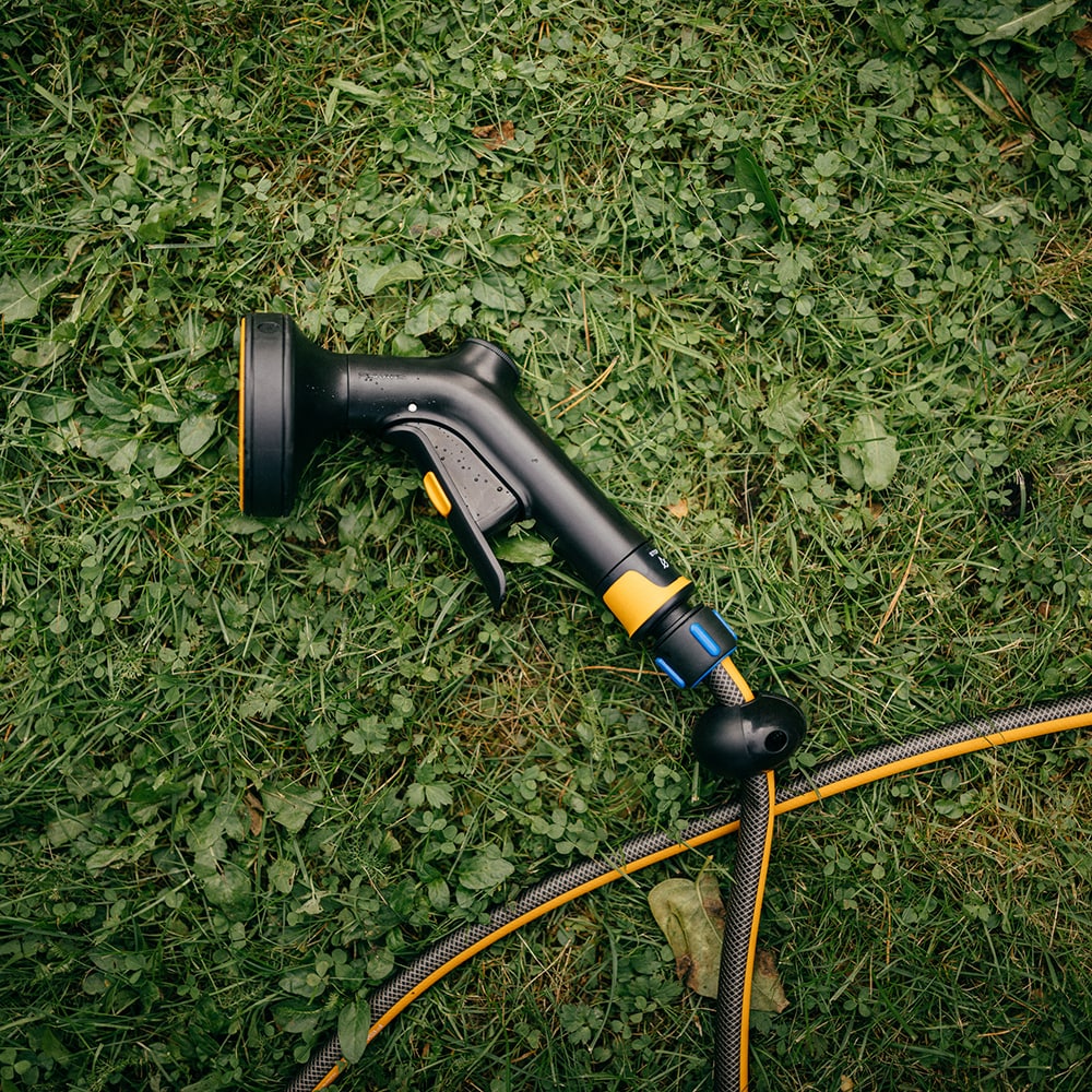 Pistol pentru stropit FISKARS Jet Multi, control frontal