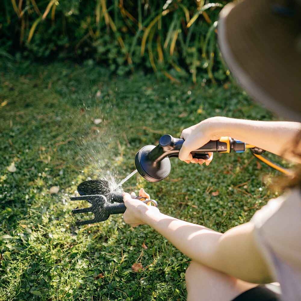 Pistol pentru stropit FISKARS Jet Multi, control frontal