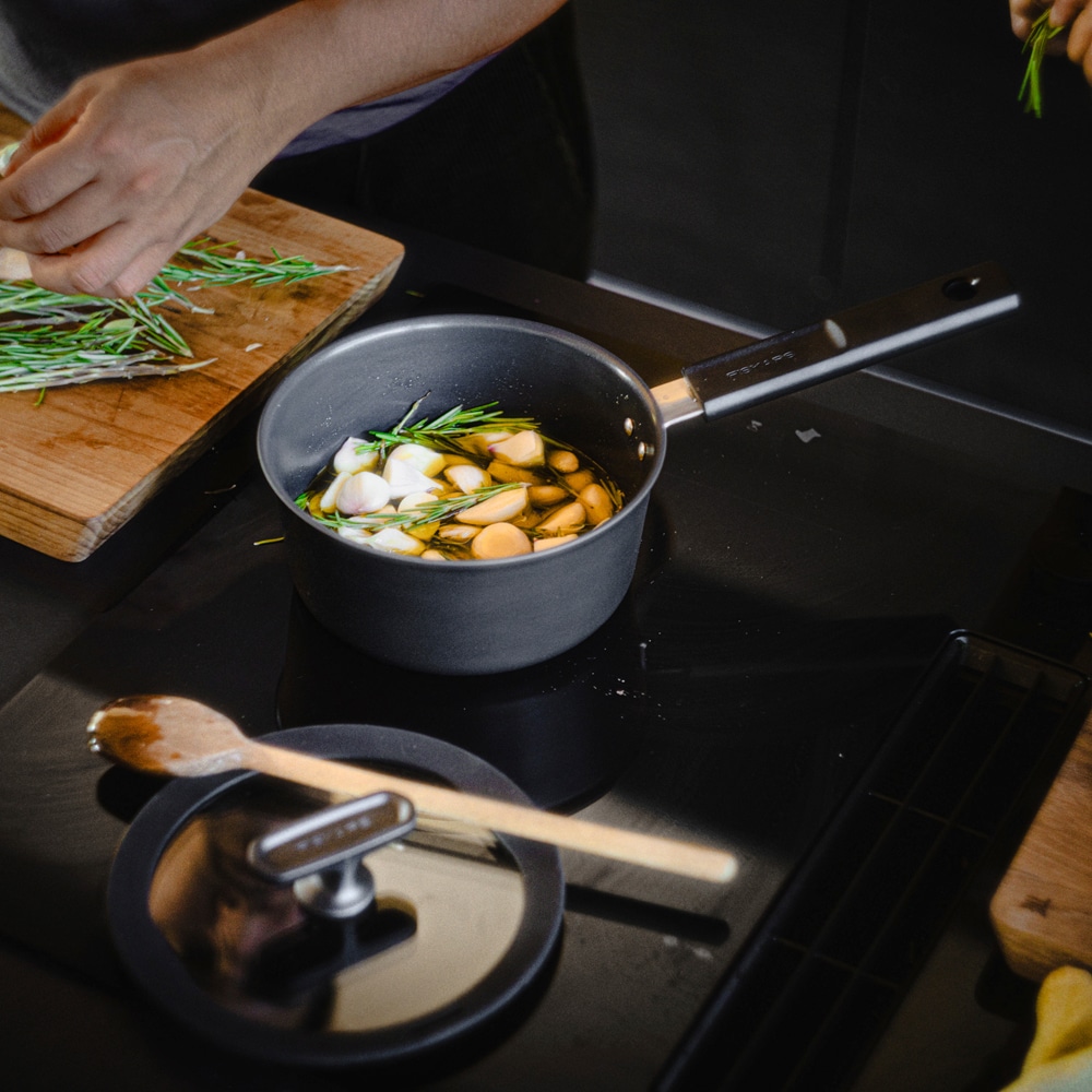 Cratita FISKARS Hard Face 1075524, 15cm, 1.8l, aluminiu, negru