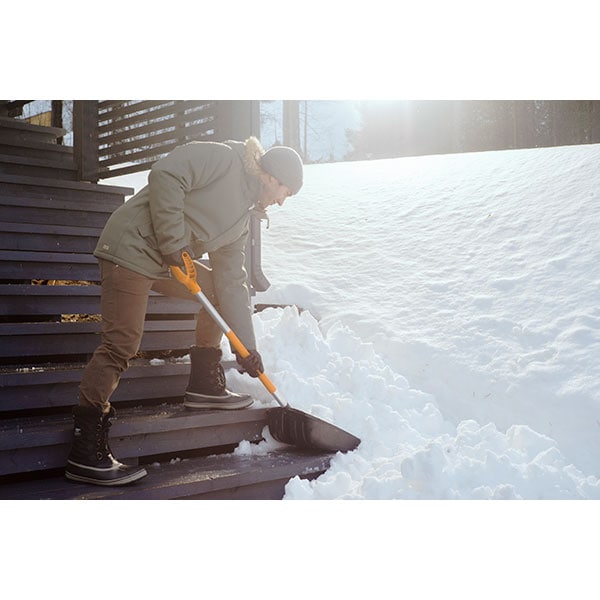 Lopata pentru zapada Fiskars SnowXpert 141001, 131cm, negru