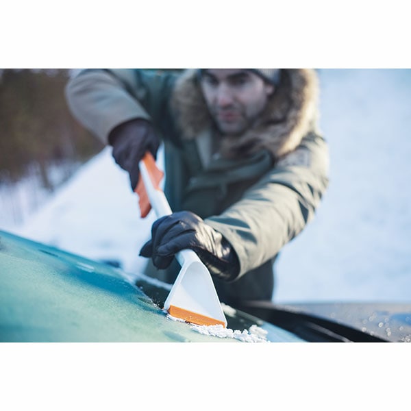 Perie si racleta pentru zapada Fiskars SnowXpert 143062, 67cm