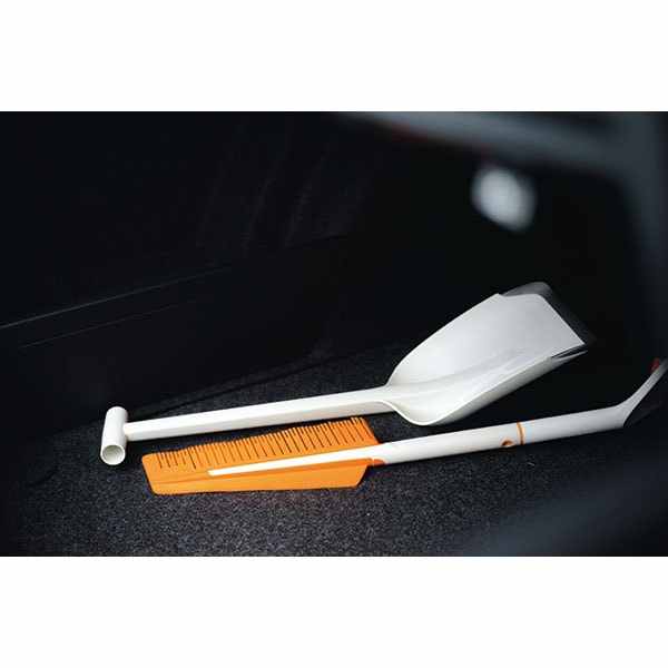 Lopata pentru masina Fiskars SnowXpert 143072, 63cm