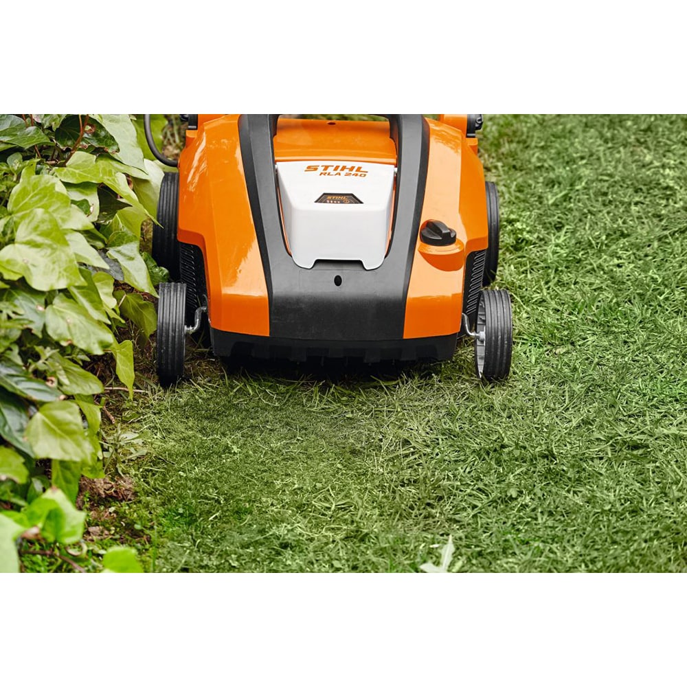 Scarificator gazon pe acumulator STIHL RLA 240, Electric, 900W, 36V, 3300rpm, latime de lucru 34 cm, portocaliu-negru