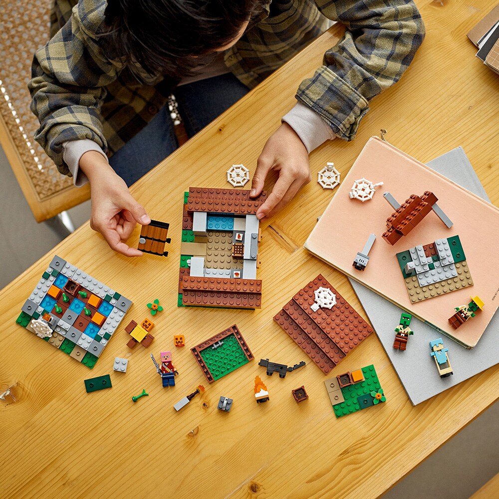 LEGO Minecraft: Satul parasit 21190, 8 ani+, 422 piese