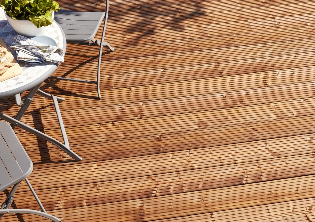 Dusumea pentru terasa GOODHOME, 240 x 14.4 x 2.7 cm, acoperire 0.35 mp, lemn de pin, maro