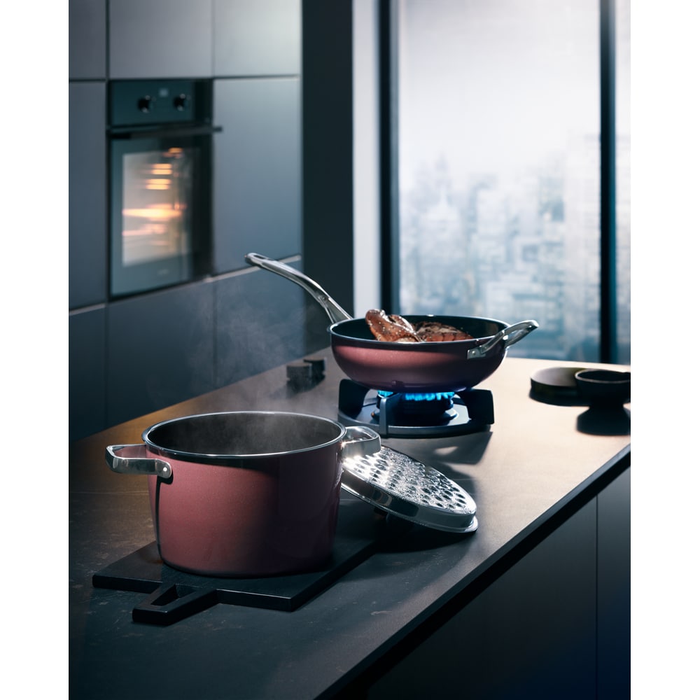 Oala WMF Fusiontec Aromatic 515565290, 6.2l, 24cm, inox, rosu