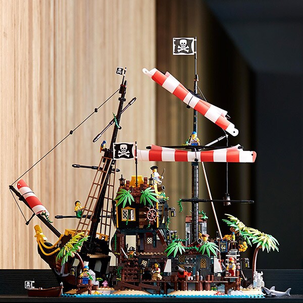 LEGO Ideas: Pirates of Barracuda Bay 21322, 16 ani+, 2545 piese
