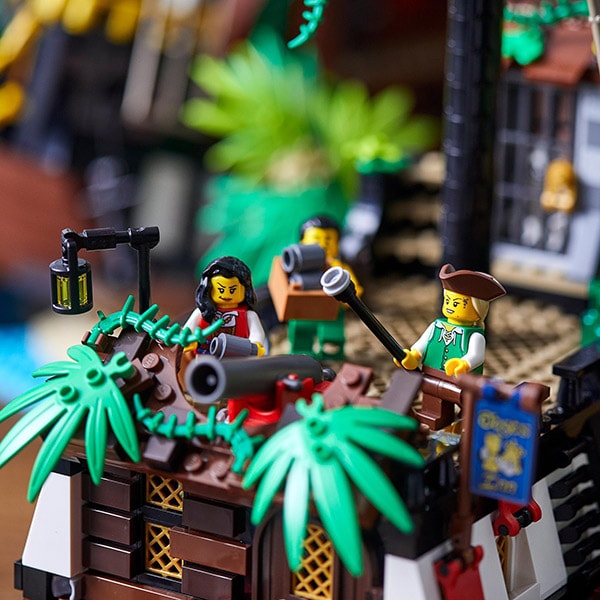 LEGO Ideas: Pirates of Barracuda Bay 21322, 16 ani+, 2545 piese