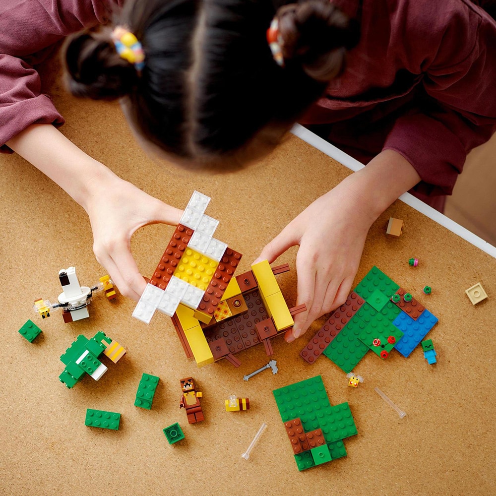 LEGO Minecraft: Casuta albinelor 21241, 8 ani+, 254 piese