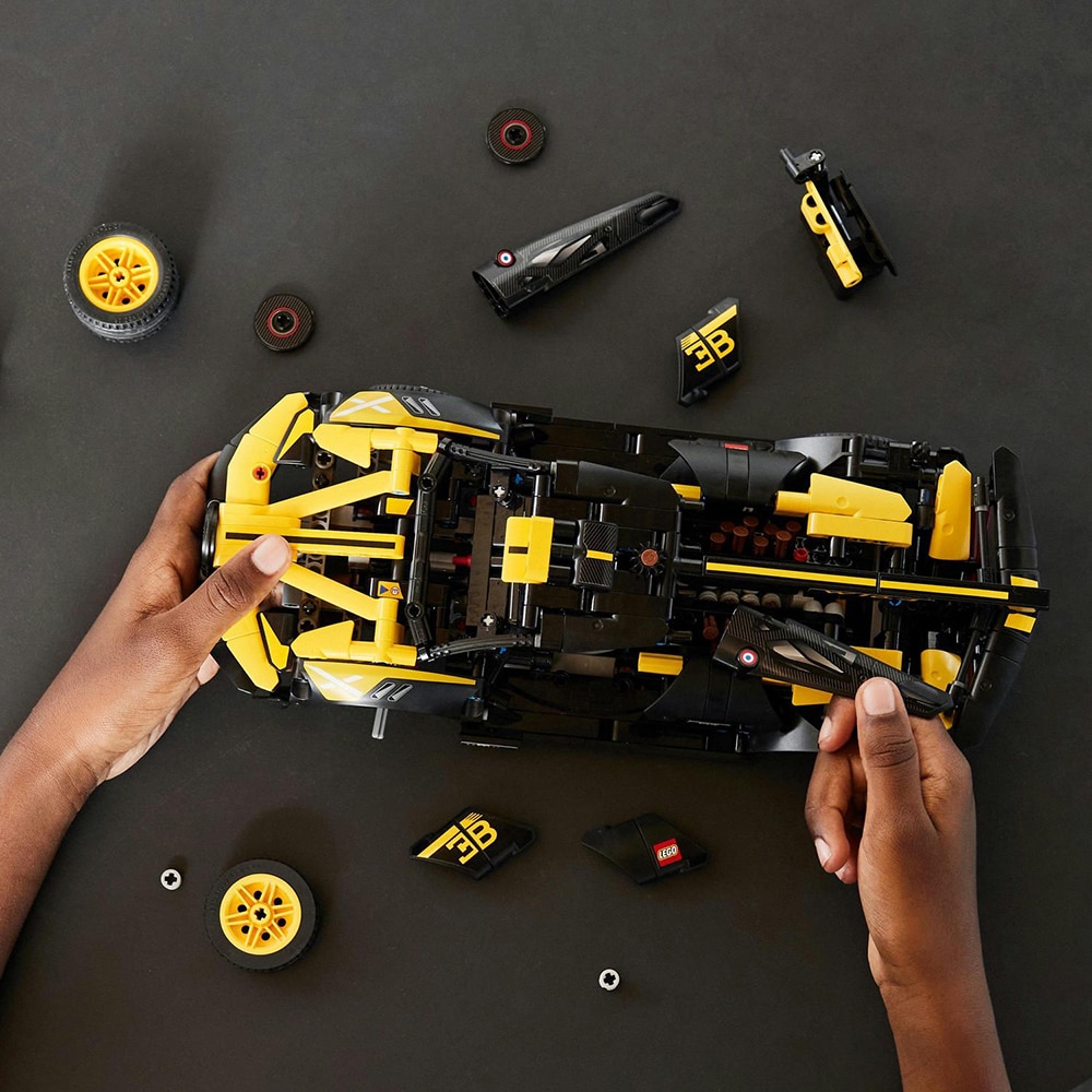 LEGO Technic: Bolid Bugatti 42151, 7 ani+, 905 piese