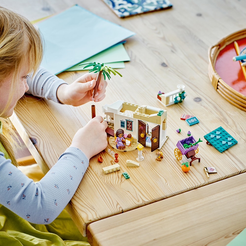 LEGO Disney Princess: Asha in orasul rozelor 43223, 6 ani+, 154 piese