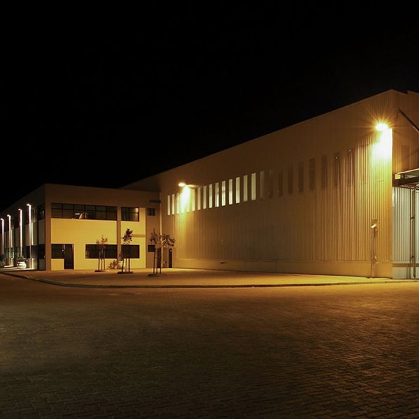 Proiector LED V-TAC 5964, 100W, 8500 lumeni, IP65, lumina calda, negru