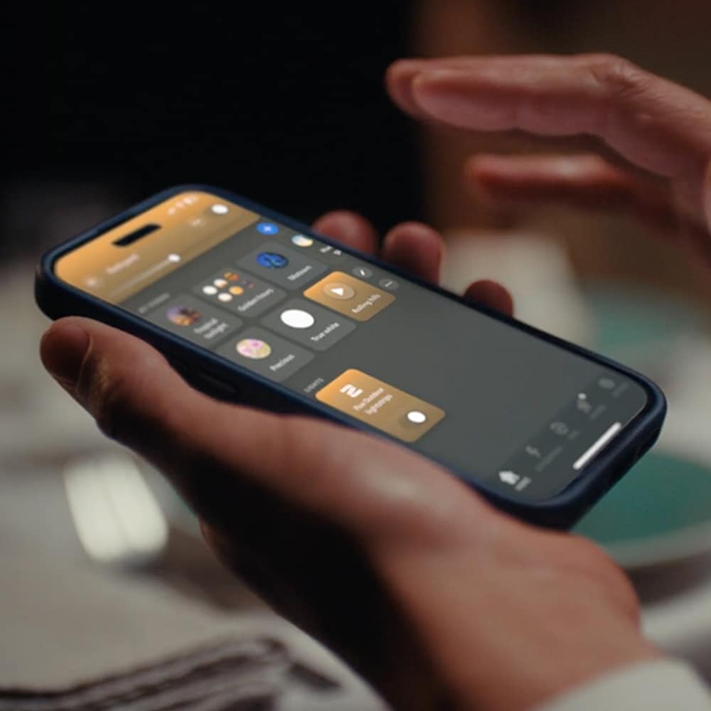 Banda LED RGB PHILIPS Hue Essential, 15.3W, IP20, plastic, transparent, 5 m