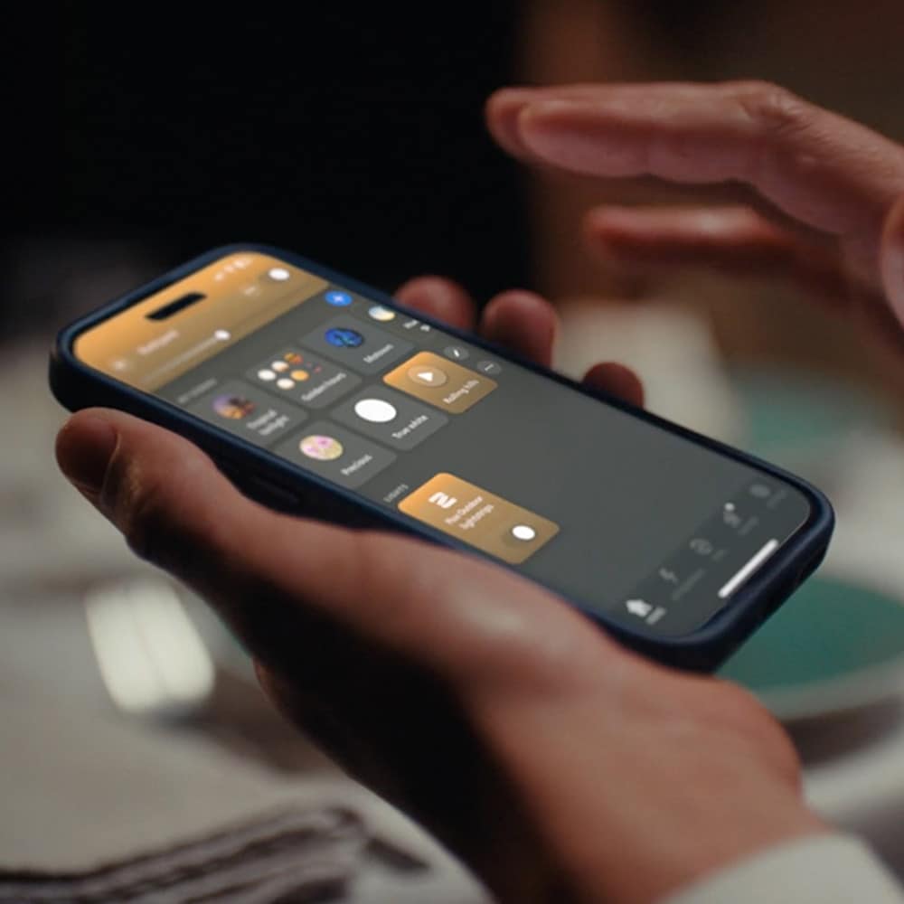 Banda LED RGB PHILIPS Hue Essential, 19W, IP20, plastic, transparent, 5 m