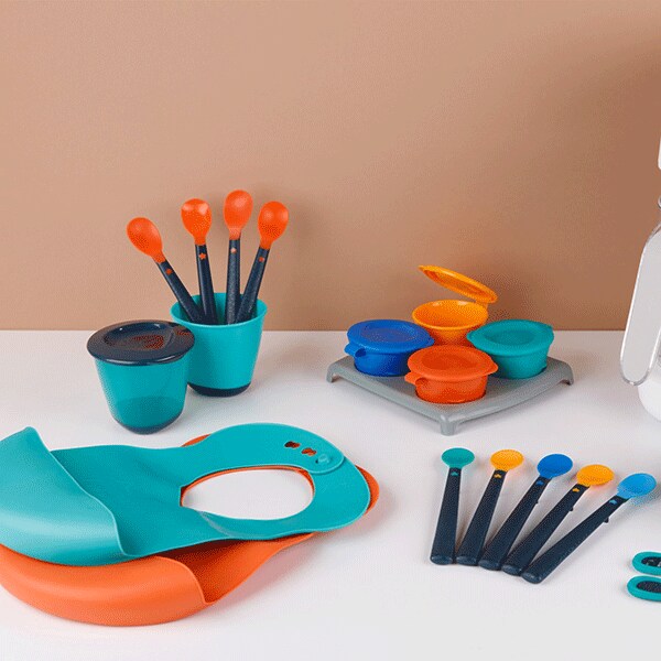 Set lingurite termosensibile TOMMEE TIPPEE, 4 luni+, 4 buc, negru-rosu