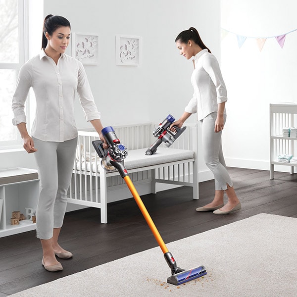 Aspirator vertical DYSON V8 Absolute+, 0.54l, 21.6V, autonomie max 40 min, Sistem Point&Shoot, auriu-mov