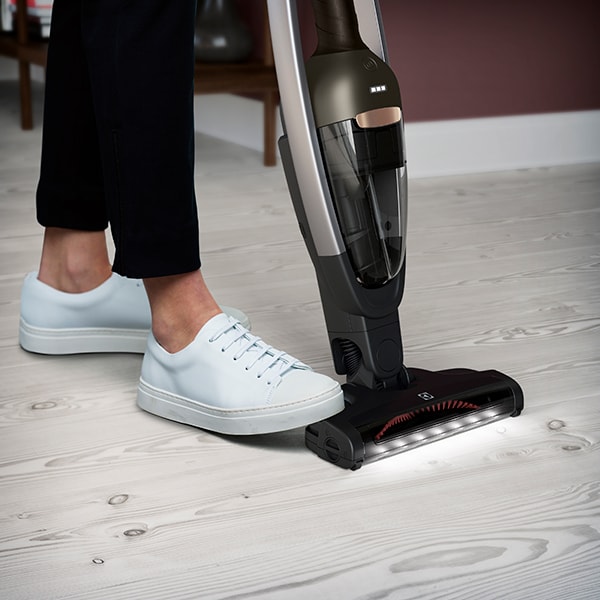 Aspirator vertical ELECTROLUX Pure Q9 PQ91-50MB, 0.3l, 25.2V, autonomie max 55 min, LED DustSpotter, maro-negru