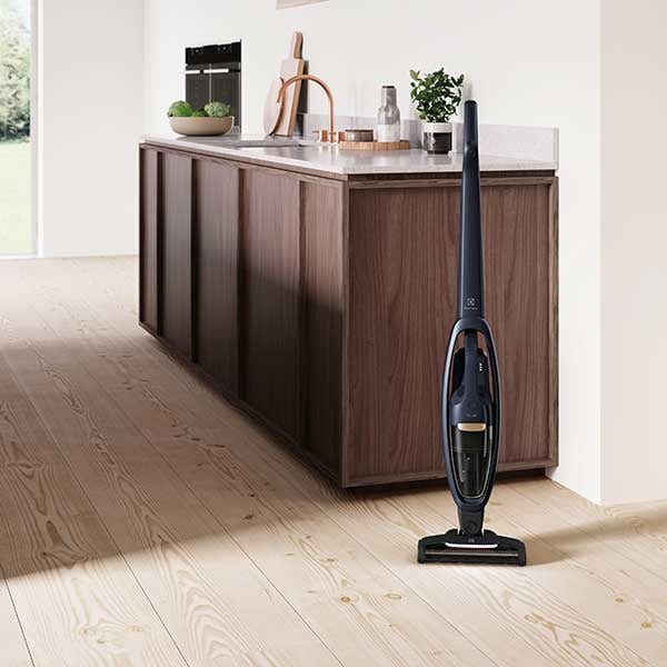 Aspirator vertical ELECTROLUX WELL Q7 WQ71-50IB, 0.35l, 21.6V, autonomie max 50 min, albastru inchis-negru