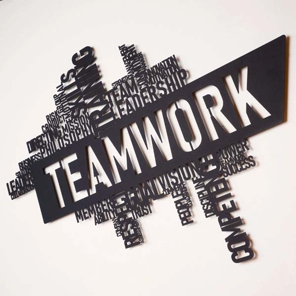 Decoratiune perete Teamwork, 90 x 59 cm, metal, negru