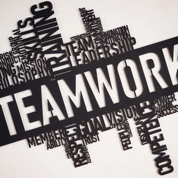 Decoratiune perete Teamwork, 90 x 59 cm, metal, negru
