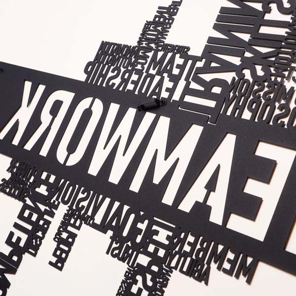 Decoratiune perete Teamwork, 90 x 59 cm, metal, negru