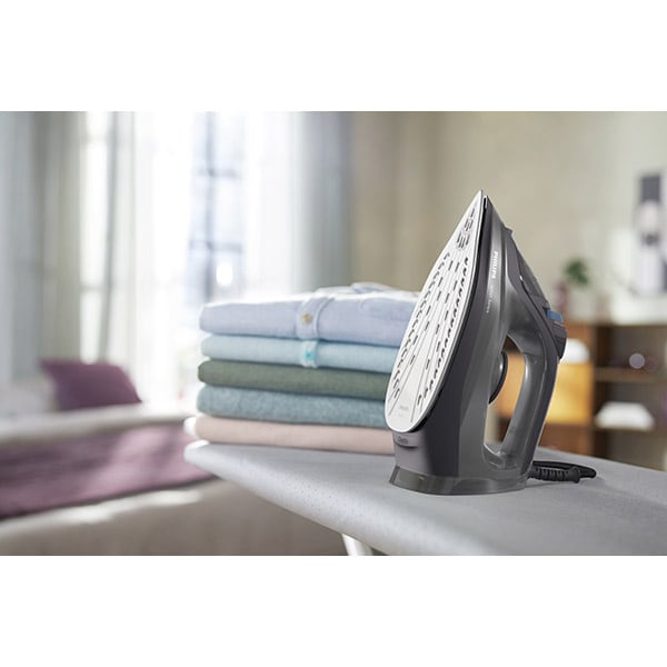 Fier de calcat PHILIPS Seria 3000 DST3041/80, 2600W, 200g/min, 300ml, talpa ceramica, negru