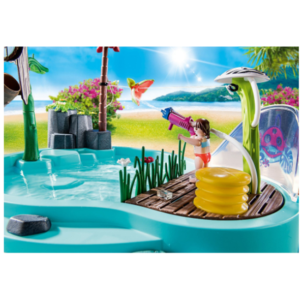 Set figurine PLAYMOBIL Family Fun - Piscina cu pistol de apa PM70610, 4 ani+, multicolor
