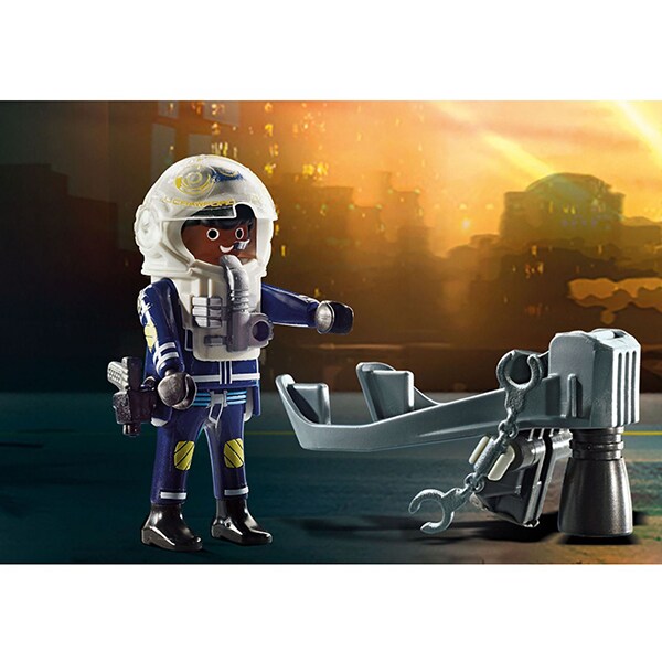 Set figurine PLAYMOBIL City Action - Barca politiei si hot cu barca rapida PM70782, 5 ani+, multicolor