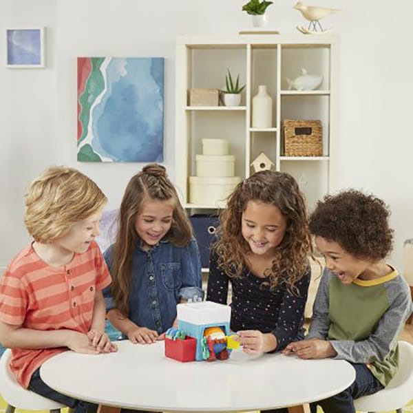 Joc de societate HASBRO Plumber Pants E6553, 4 ani+, 2 - 4 jucatori