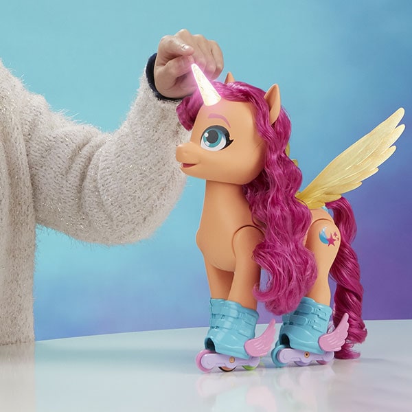 Figurina MY LITTLE PONY Canta si patineaza cu Sunny Starscout F1786, 5 ani+, multicolor