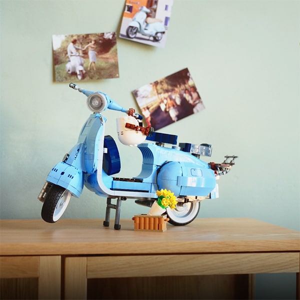 LEGO Icons: Vehicul 10298, 18 ani+, 1106 piese