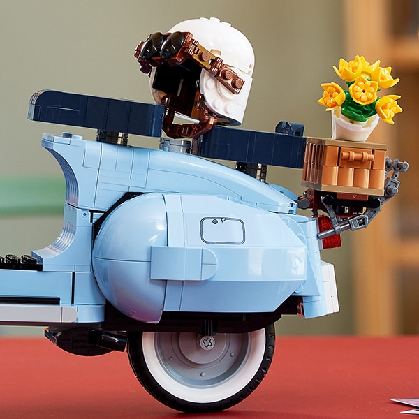 LEGO Icons: Vehicul 10298, 18 ani+, 1106 piese
