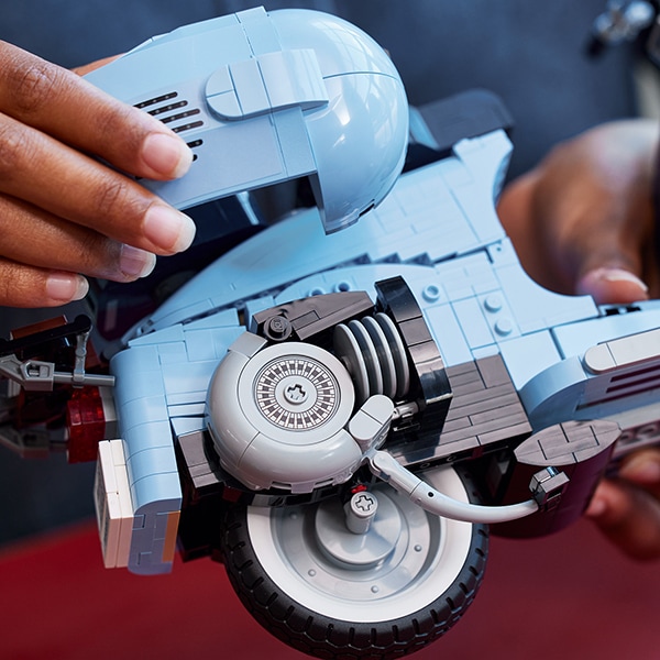 LEGO Icons: Vehicul 10298, 18 ani+, 1106 piese