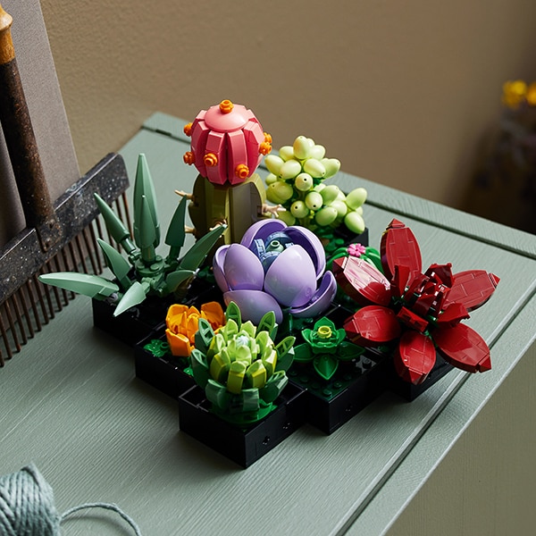 LEGO Botanicals: Plante suculente 10309, 18 ani+, 771 piese